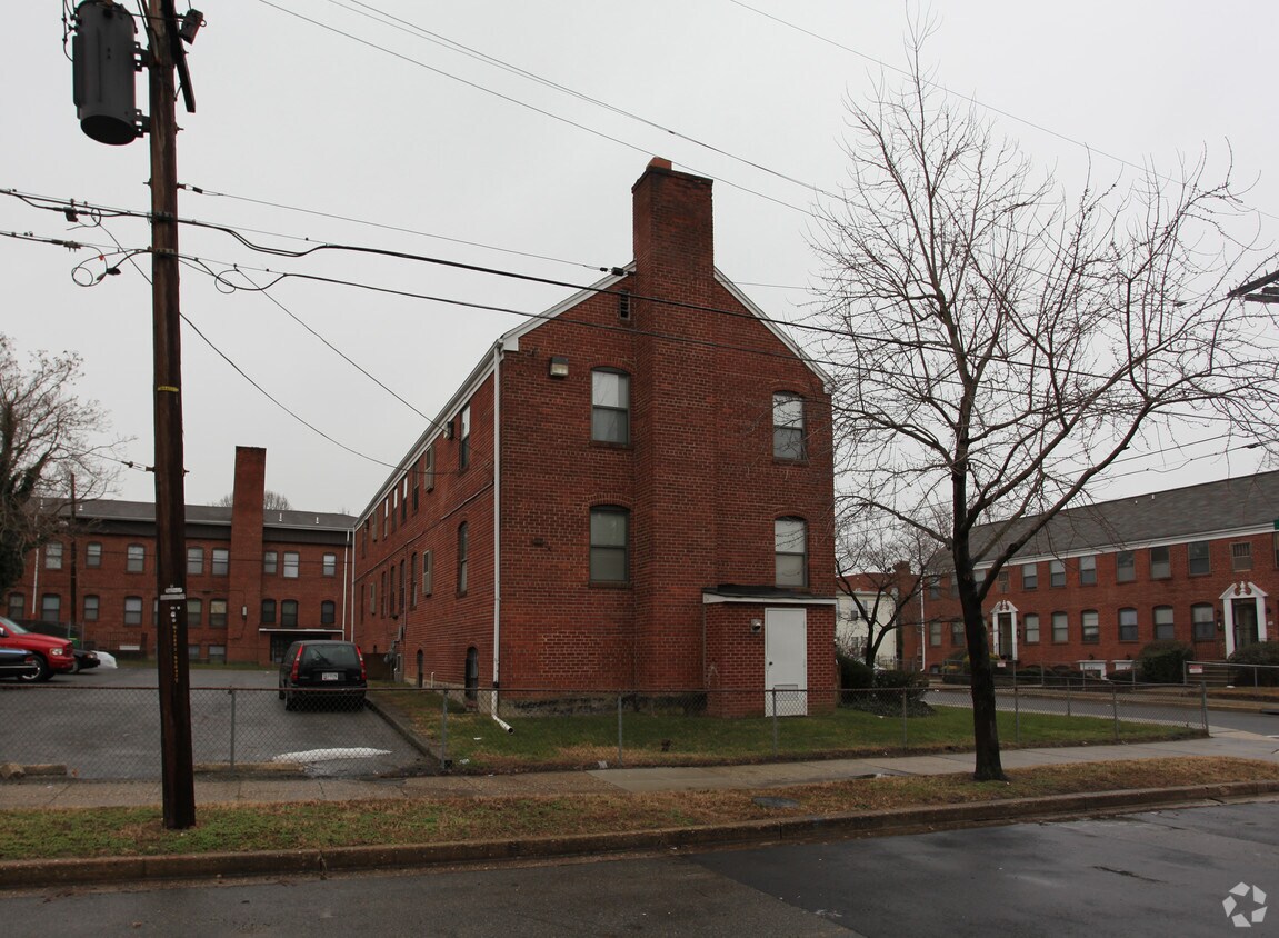 Foto del edificio - 418 32nd St SE