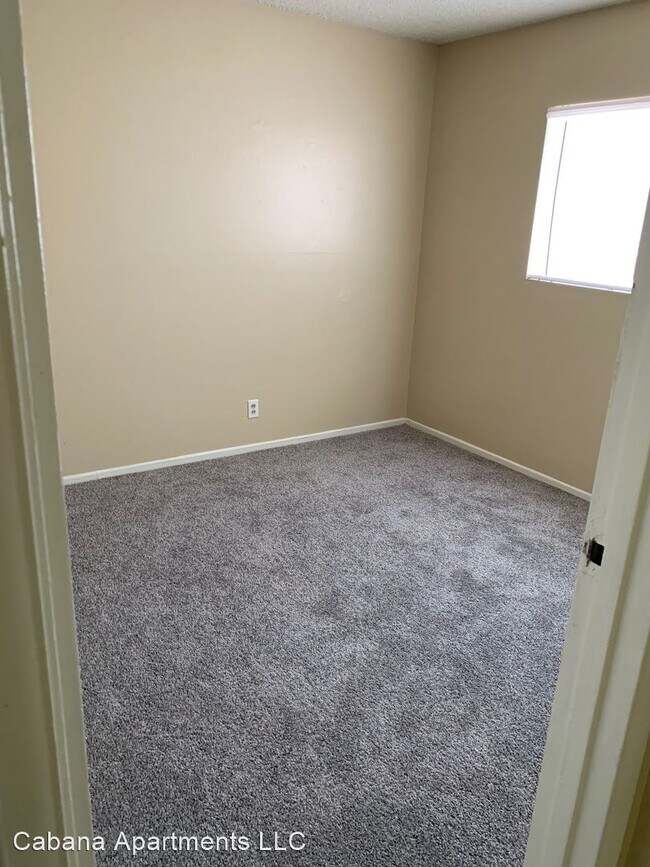 Building Photo - 736 Aster Ln