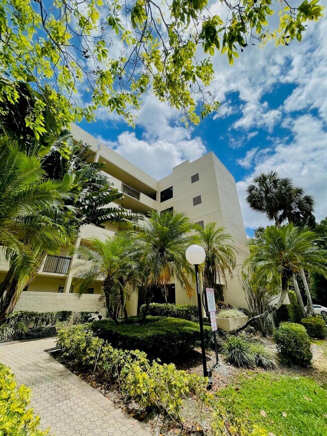 Foto del edificio - 2900 NW 42nd Ave