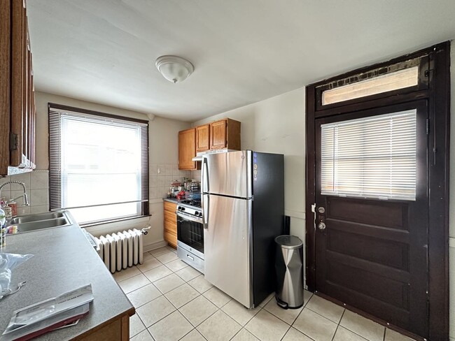 Building Photo - 733 Elm