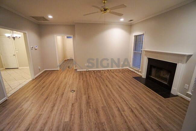 Foto del edificio - 944 Greystone Highlands Cir