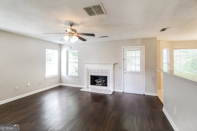 Building Photo - 6085 Giles Ct