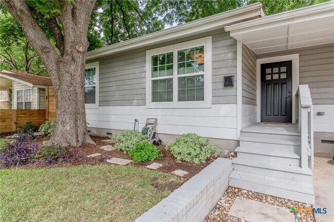 Foto del edificio - 2404 Oak Crest Ave