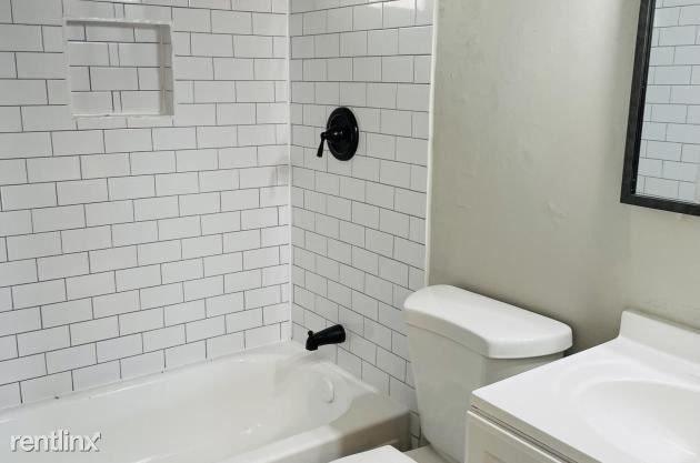 Building Photo - 2 br, 1 bath Townhome - 310 E Blacklidge Dr