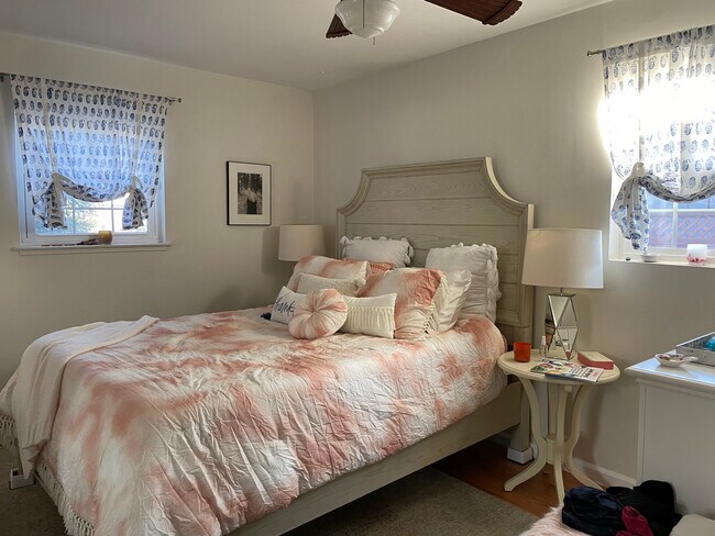 Building Photo - 1006 Dwight Ave