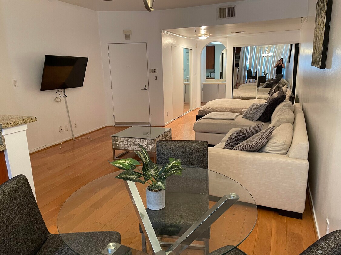 Foto principal - 620 S Gramercy Pl