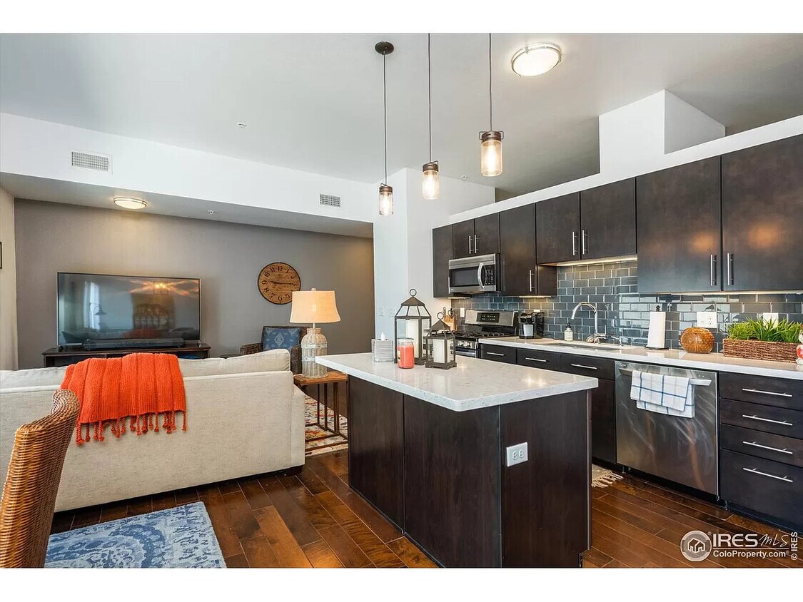 Kitchen - 204 Maple St