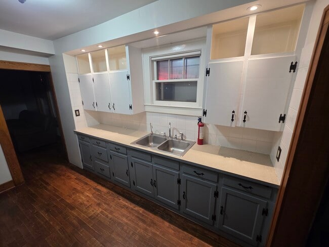 Building Photo - 300 1st St