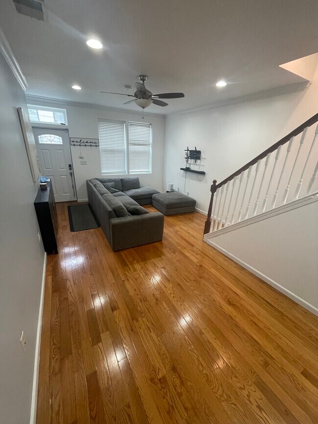 Sala de estar 2 - 1507 N Hancock St