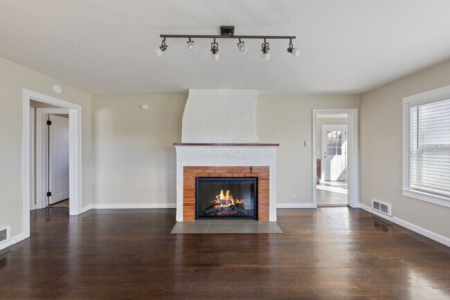 Foto del edificio - Charming Upgraded 2 Bedroom Home