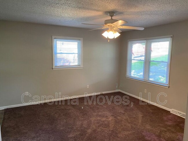Building Photo - 205 Knighton Dr