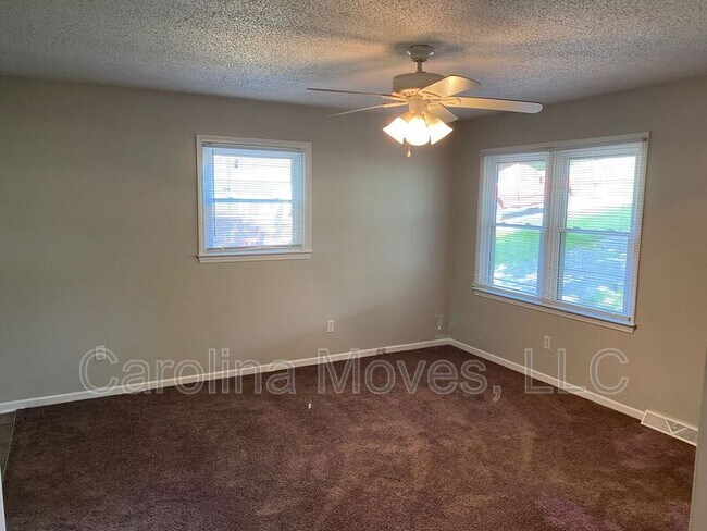 Foto del edificio - 205 Knighton Dr