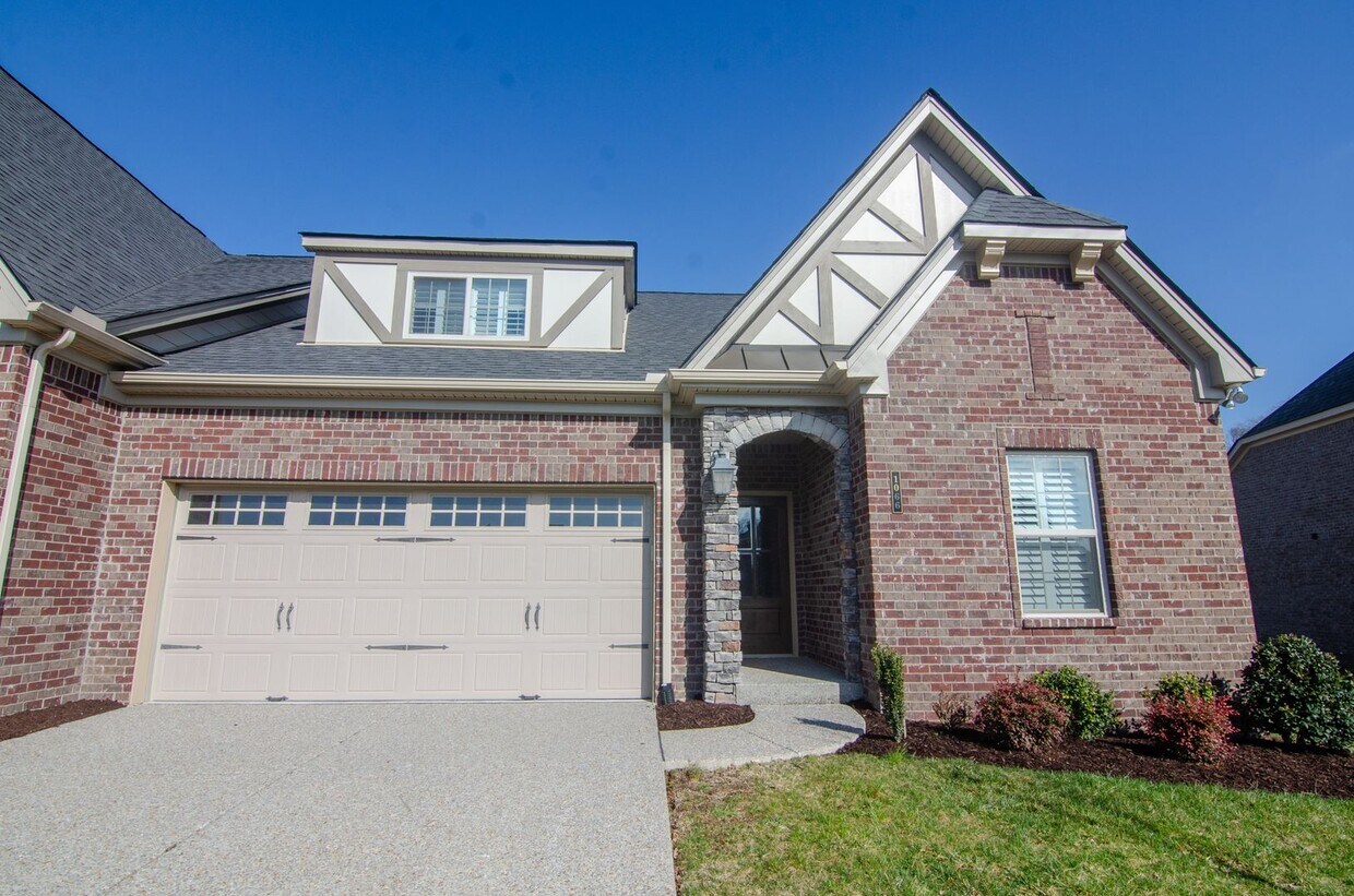 1066 Callaway Dr, Lebanon, TN 37087 Condo for Rent in Lebanon, TN