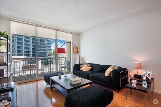 Building Photo - 2000 N Bayshore Dr