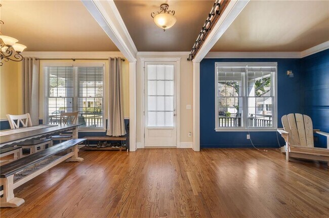 Foto del edificio - 1005 Regal Hills Ln