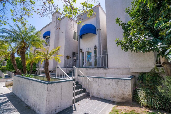Foto del edificio - 151 N Maple St