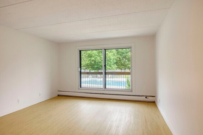 Building Photo - 1570 Avenue Filion