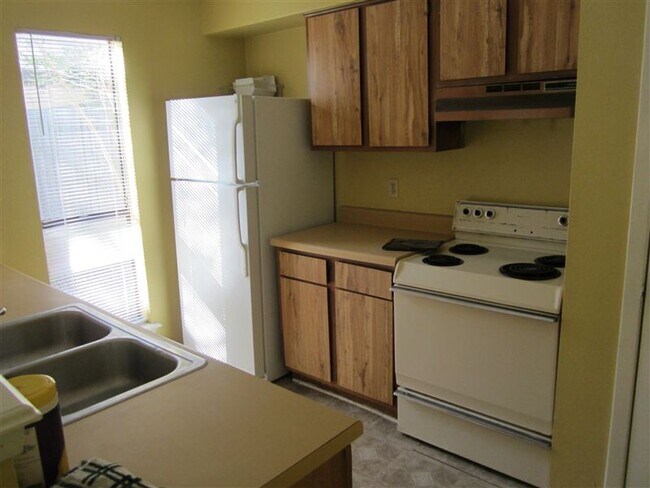 Foto del edificio - 2 br, 1 bath 4plex - 1524 Hawk Tree Dr A