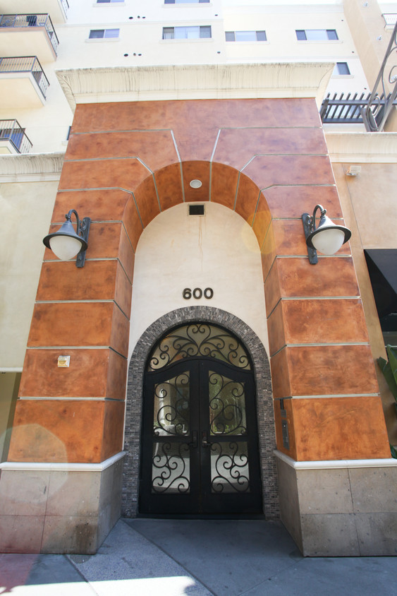 Foto principal - 600 N Atlantic Blvd