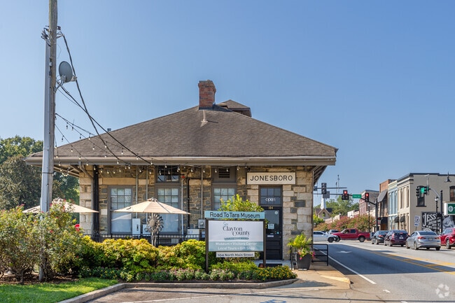 The Road to Tara Museum in Jonesboro offers a Gone with the Wind museum experience.