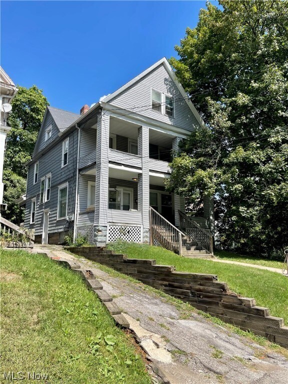 627 Crosby St Unit up, Akron, OH 44302 Apartment for Rent in Akron