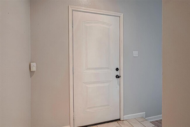 Foto del edificio - 7700 Creekbend Dr