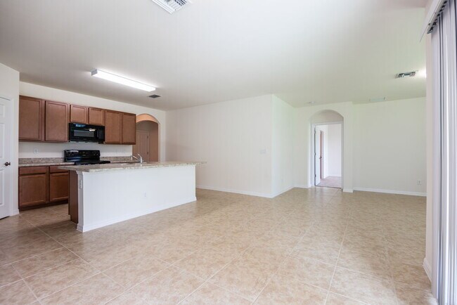 Building Photo - 21 SE 20th Pl