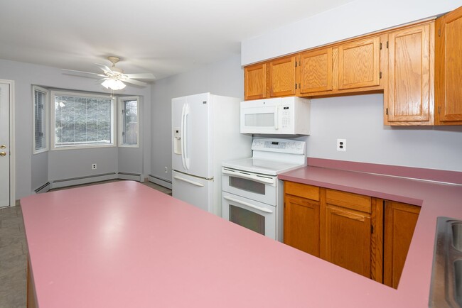 Foto del edificio - Must see two bedroom condo in Harrison Twp