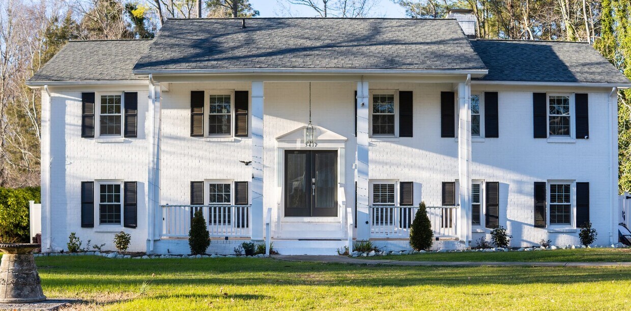 Primary Photo - Beautiful 5 Bedroom Home in North Durham