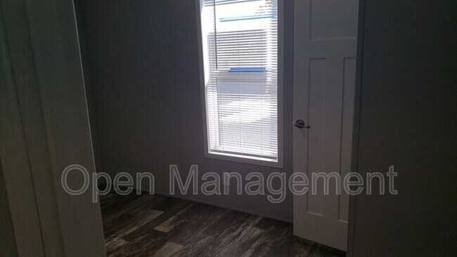 Foto del edificio - 120 Terry Blvd