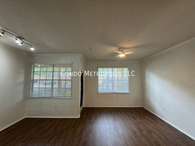 Building Photo - Renovated 1/1 first floor condo located at...