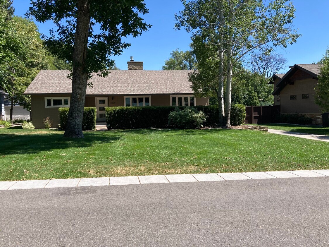2525 Whittier Pl, Billings, MT 59102 House Rental in Billings, MT