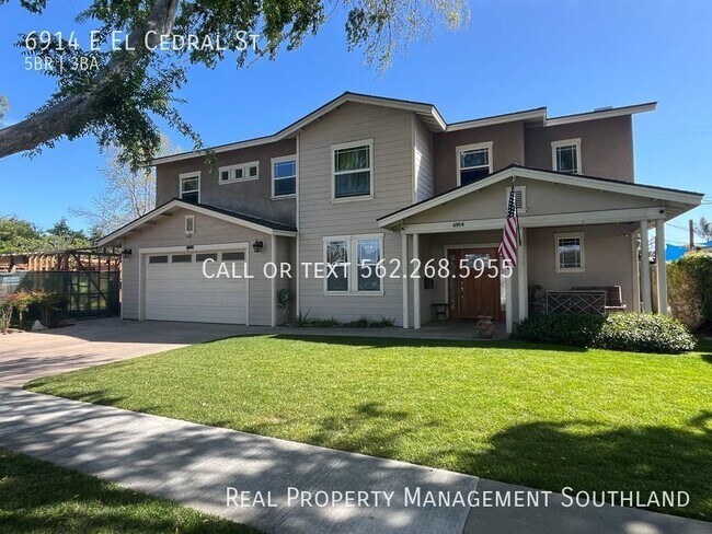 Foto del edificio - 5 Bedroom 3 Bath Custom Home in East Long ...