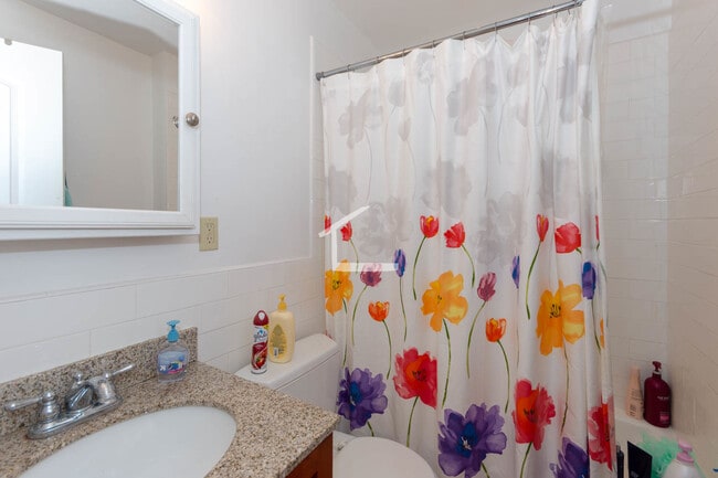 Building Photo - 27 Glenville Ave