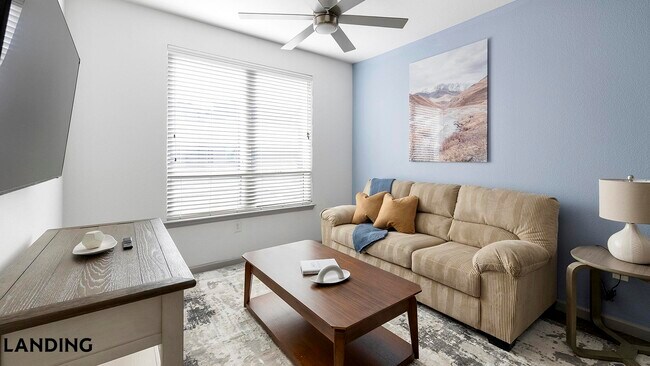 Building Photo - 1001 S Center St