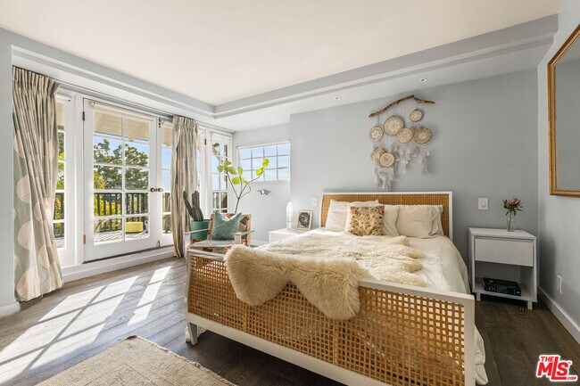 Building Photo - 1767 N Orange Grove Ave