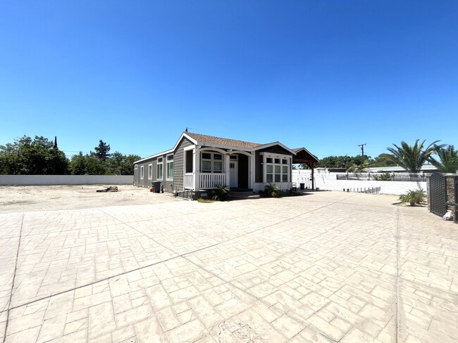 Building Photo - 2203 Portola St