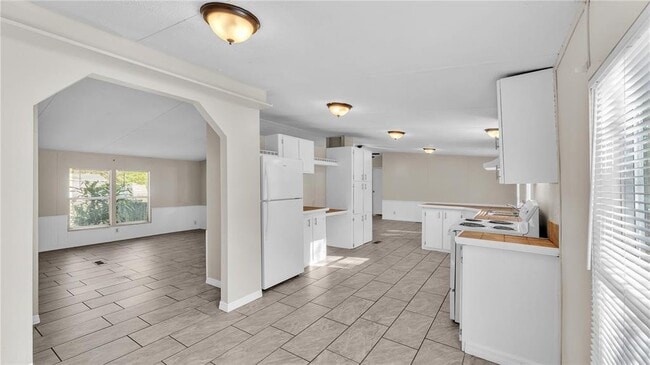 Building Photo - 8638 Gibson Oaks Dr