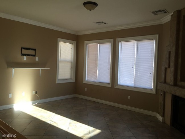 Building Photo - 9395 Roping Cowboy Ave