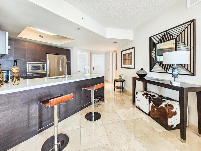 Foto del edificio - 150 Sunny Isles Blvd