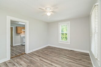 Building Photo - 4100 Garnet Dr