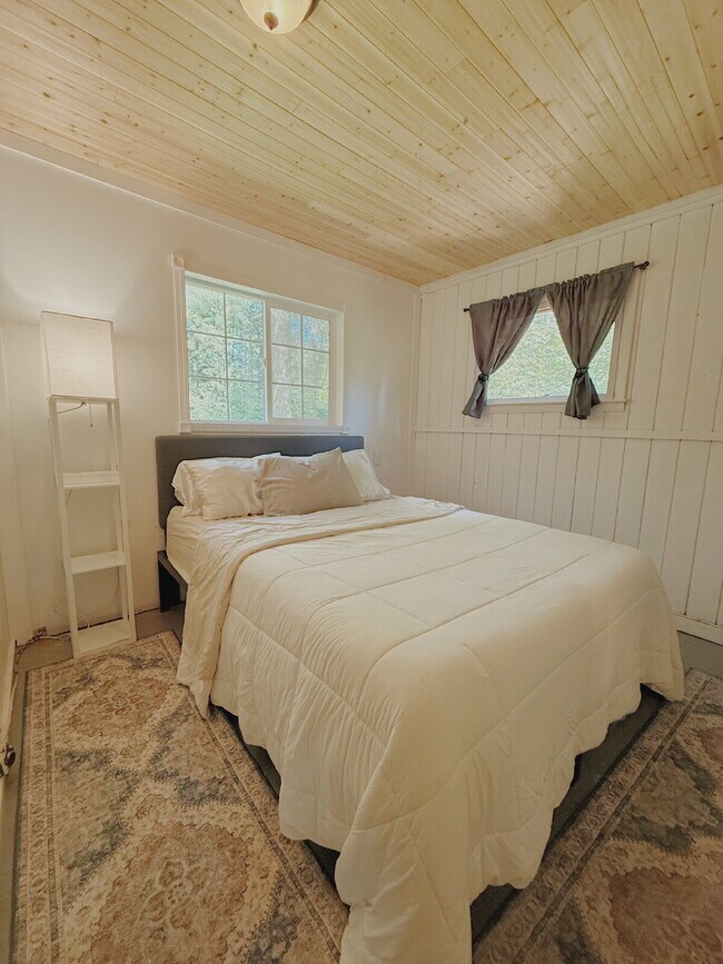 Foto del edificio - Charming one bedroom Sanford home with gar...