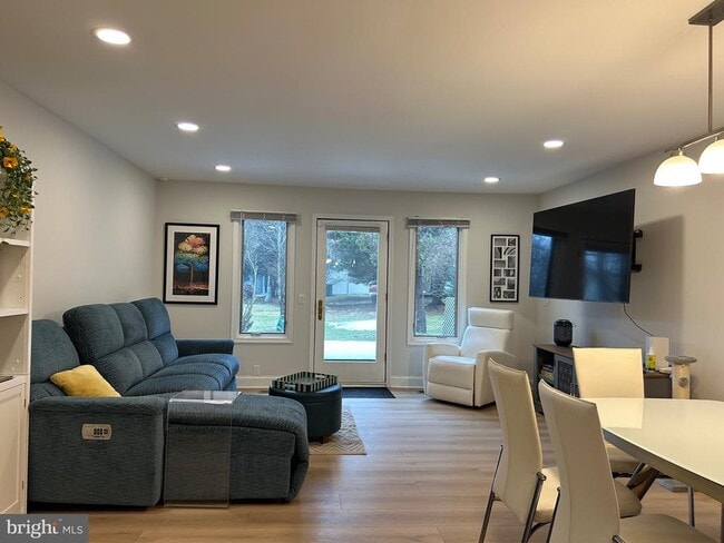 Building Photo - 40 Tahoe Dr