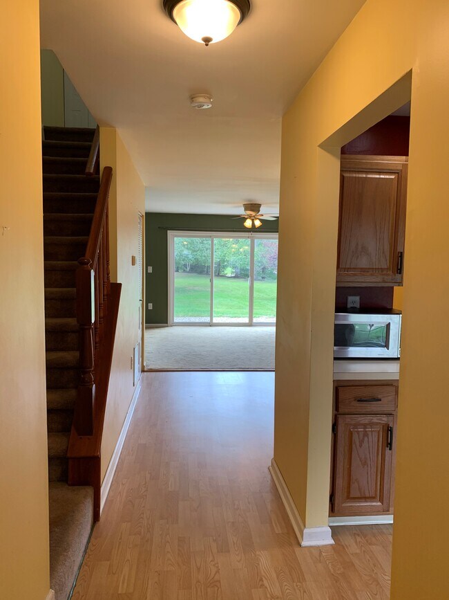 Foyer - 367 Hadleigh Ln