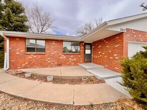 Building Photo - 2217 Bismarck Ct