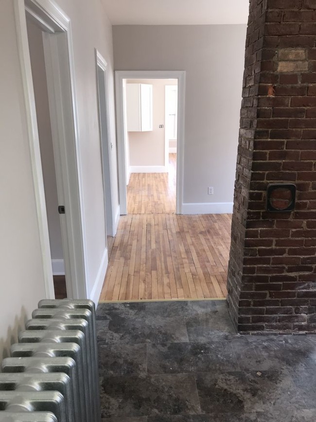 Building Photo - 1066 Forest Ave
