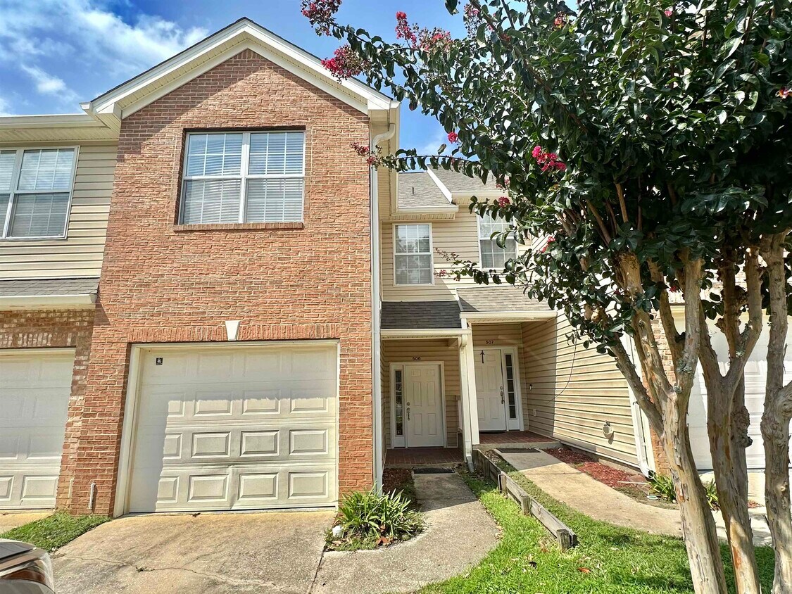 Foto principal - 1320 Hendrix Rd