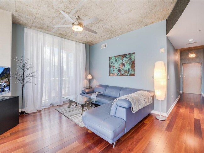 Foto del edificio - 360 Nueces St