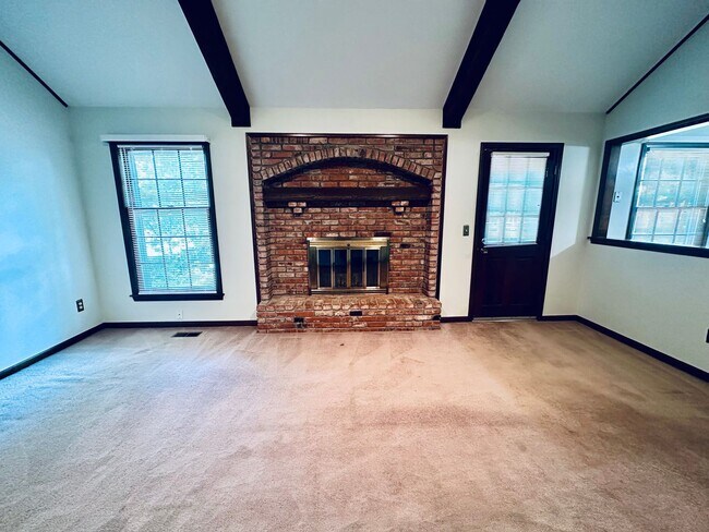 Foto del edificio - {12119} Spacious Home in Fantastic Locatio...