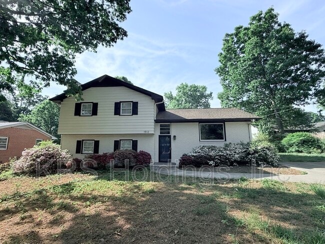 Building Photo - 1512 Basewood Dr